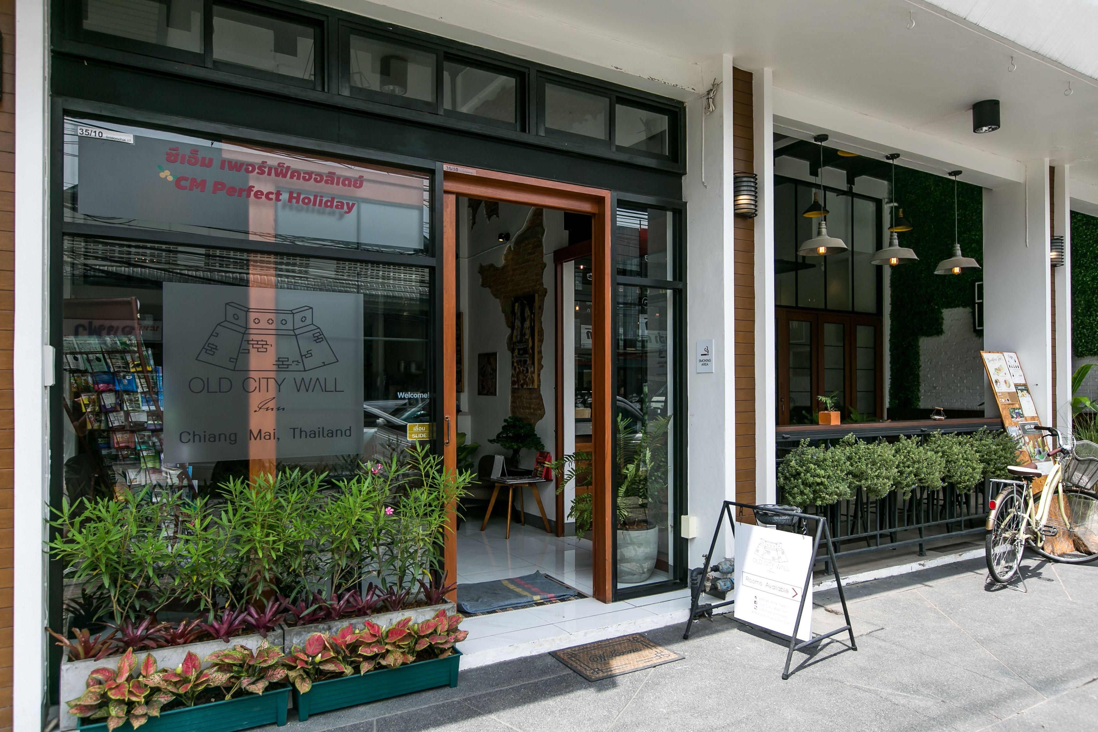 The Old City Wall Inn — Photos 1